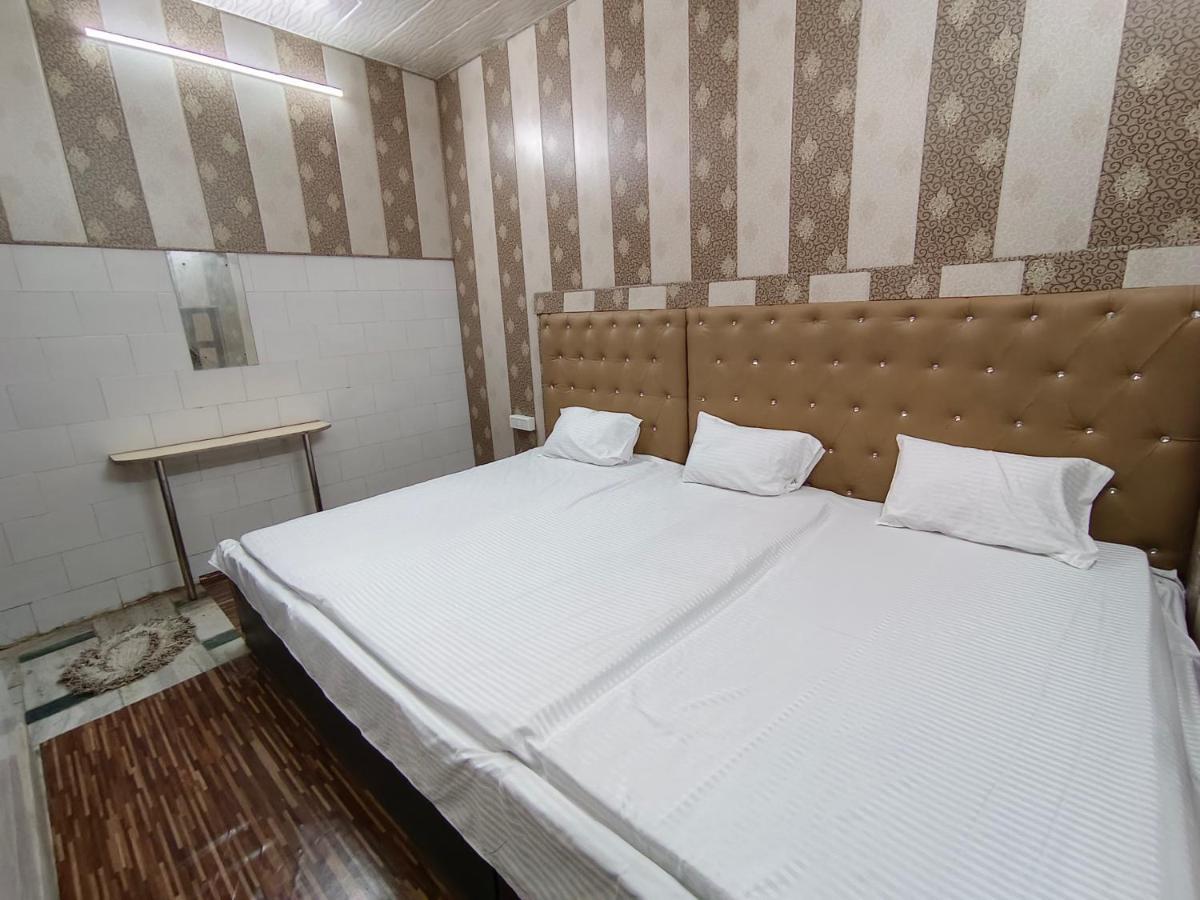 Hotel India Inn Walking Distance From Taj Mahal-- Rooftop Taj Mahal View Agra  Exterior photo