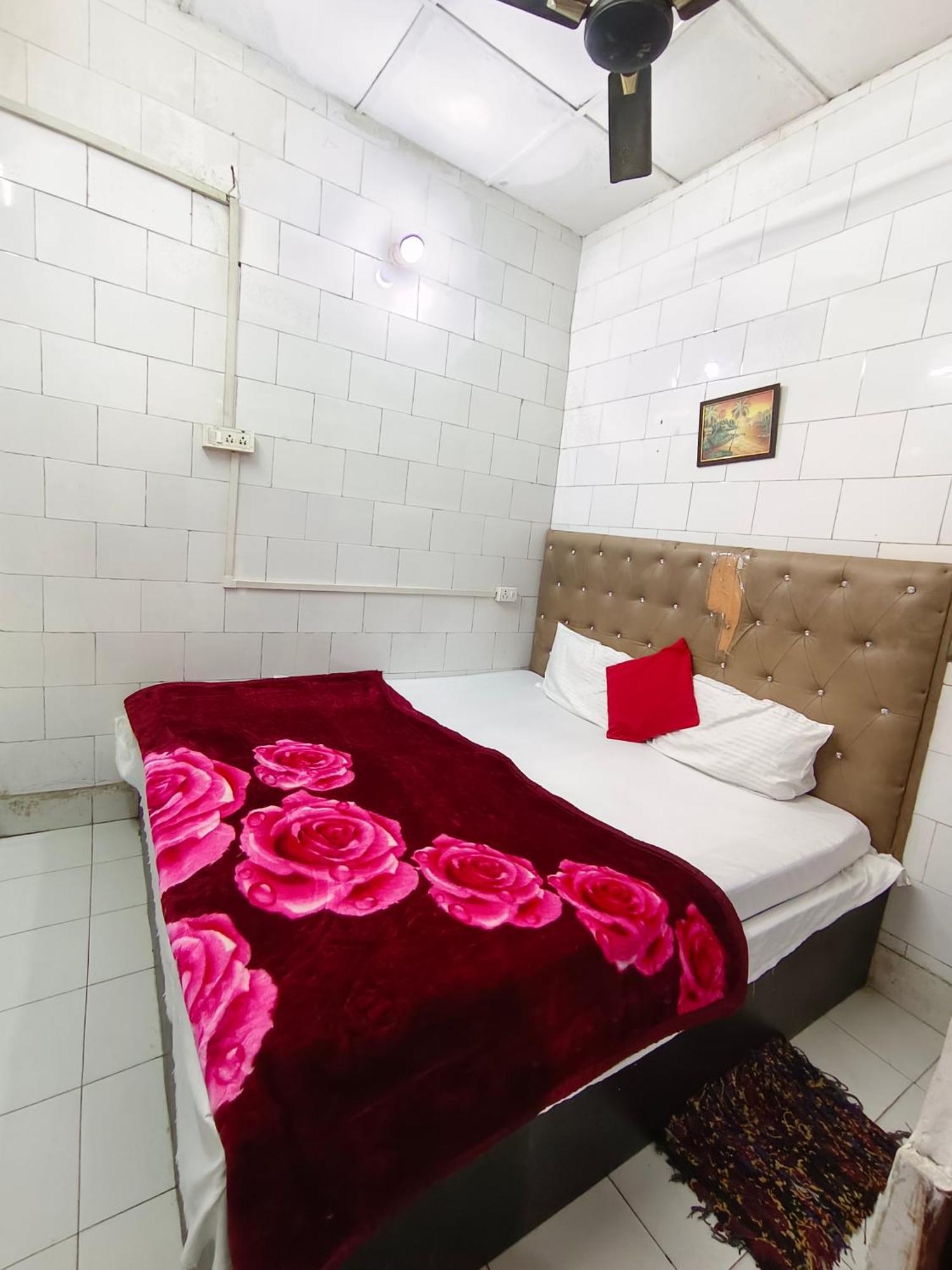 Hotel India Inn Walking Distance From Taj Mahal-- Rooftop Taj Mahal View Agra  Exterior photo