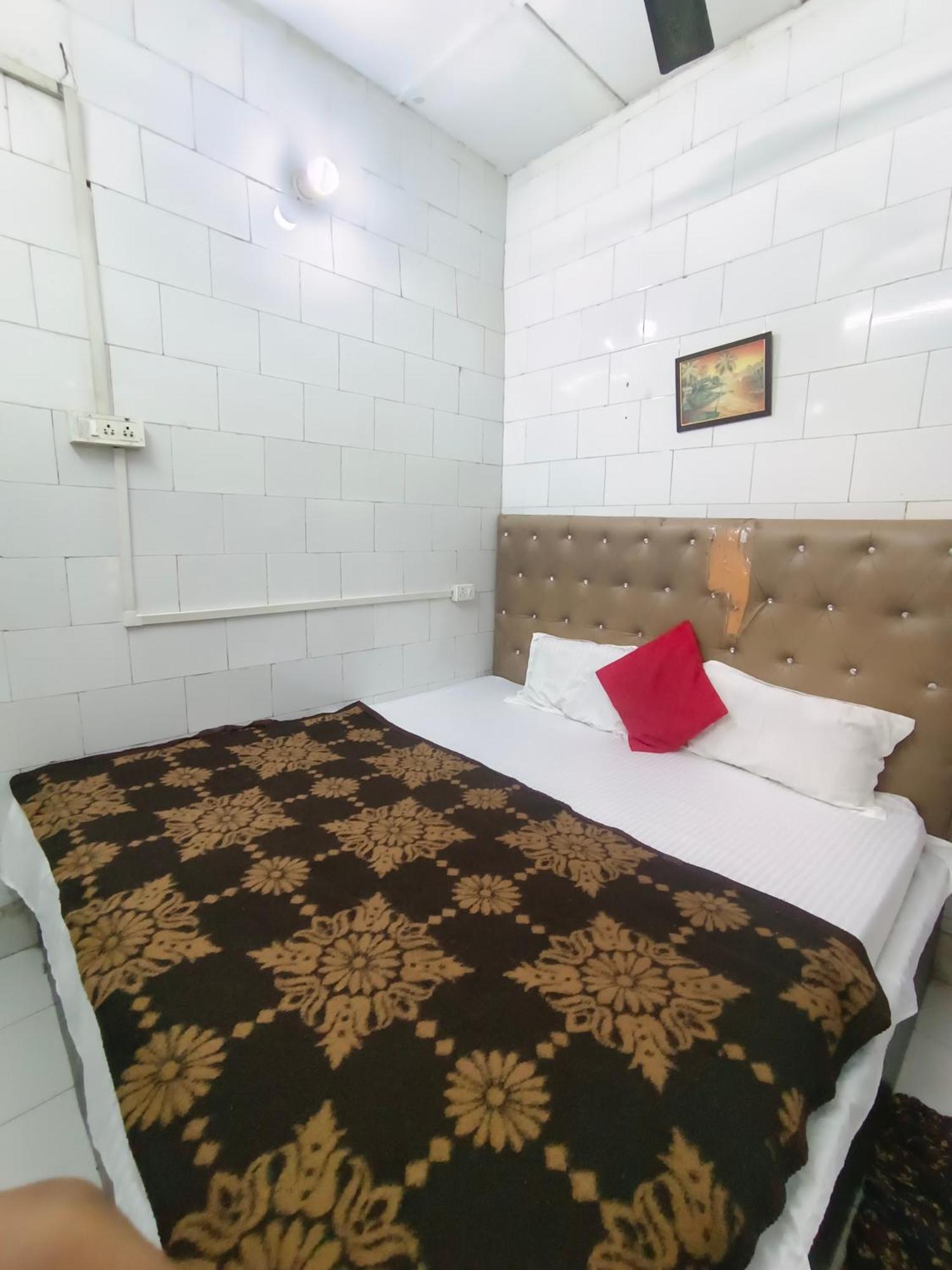 Hotel India Inn Walking Distance From Taj Mahal-- Rooftop Taj Mahal View Agra  Exterior photo